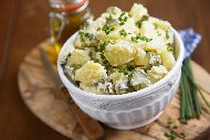 Рецепта Арменска картофена салата с кисели краставички, маслини и майонеза